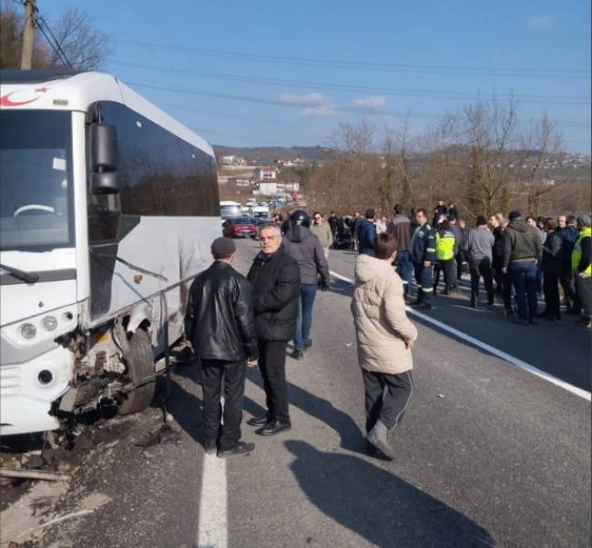 EREĞLİ'DE İŞÇİ SERVİSİ KAZA YAPTI ÇOK SAYIDA YARALI VAR!