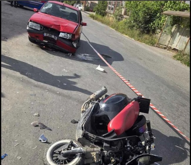 MOTORSİKLET İLE  OTOMOBİL KAFA KAFAYA ÇARPIŞTI...