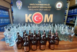 Sahte alkol sokuyordu, yakalandı..