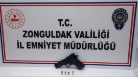 Ruhsatsız tabanca ile yakalandı...